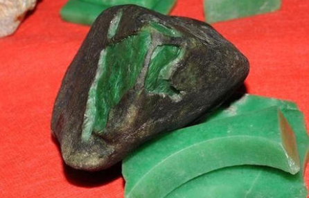 莫湾基翡翠市场价 莫湾基翡翠好不好   第2张