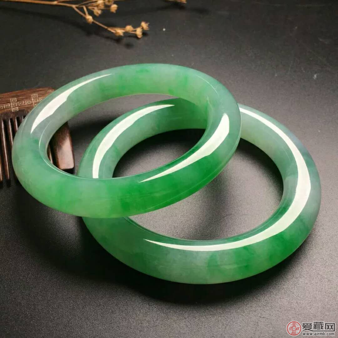 火眼金睛：如何鉴别翡翠玉镯 