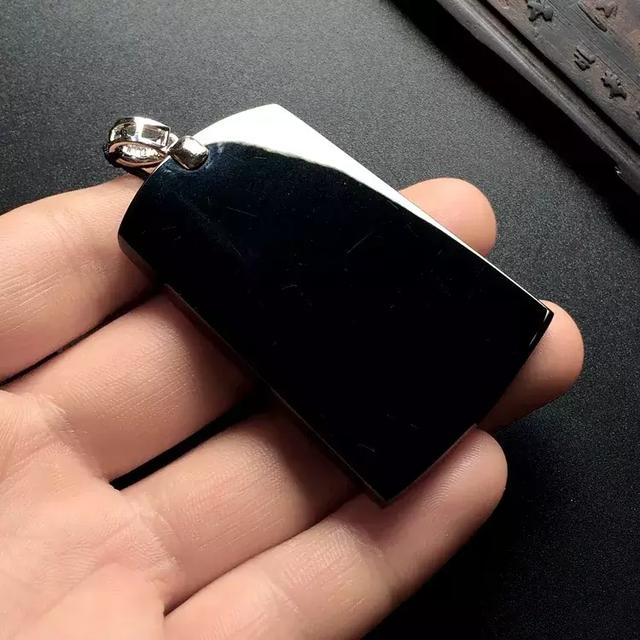 翡翠的“四黑”了解下   第1张