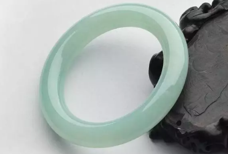 最好的翡翠玉镯多少钱 最好的翡翠玉镯价格图片   第1张