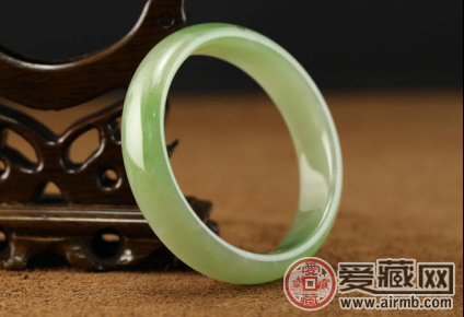 新疆和田玉手镯价值的判断方法 