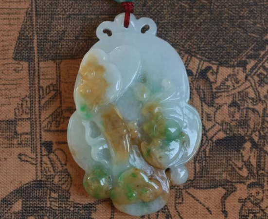 三彩翡翠挂件图片 三彩翡翠挂件一般多少钱 第1张