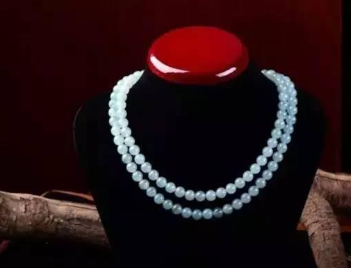 看脸型买什么样的翡翠搭配   第3张