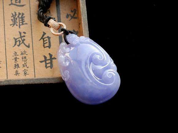 紫罗兰翡翠龙凤对牌值得买吗？紫色的翡翠都有哪些？   第1张