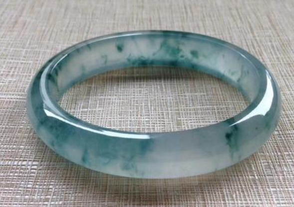 飘蓝花翡翠手镯图片及价格 飘蓝花翡翠手镯多少钱   第1张