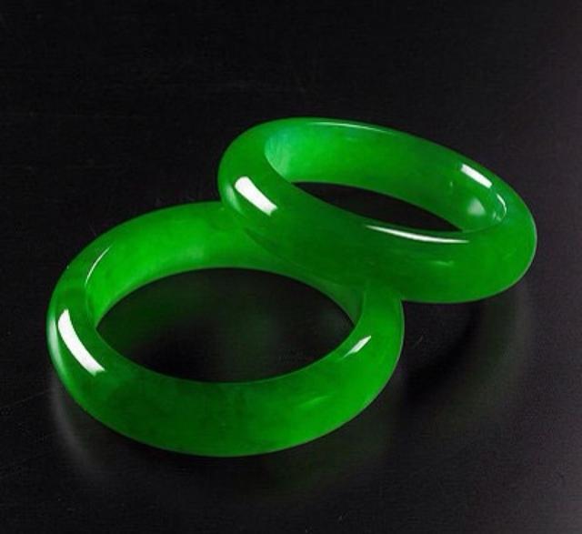 翡翠玻璃种帝王绿收藏与鉴赏！   第1张