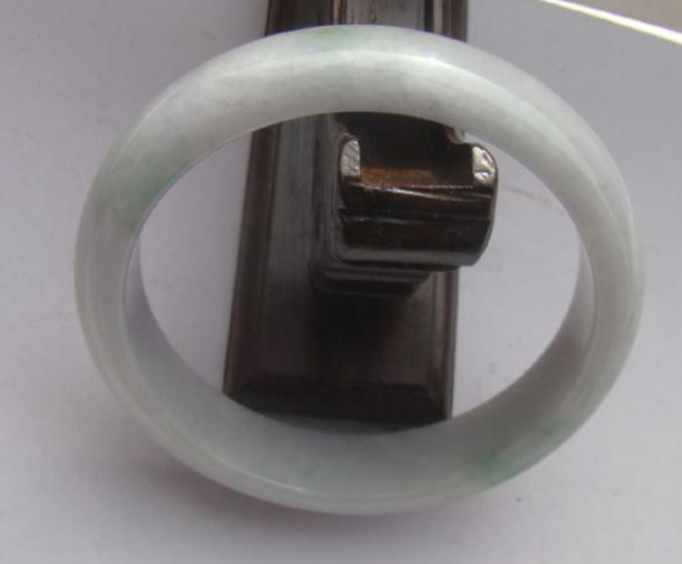 一千左右翡翠手镯图片 一千左右翡翠手镯好不好   第2张