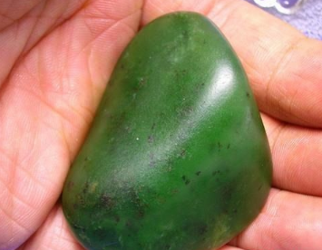 碧玉和翡翠哪个好 碧玉和翡翠   第1张