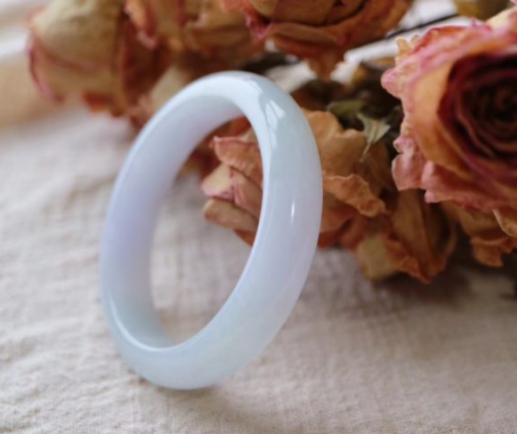 几百块的翡翠手镯是真的吗 如何翡翠手镯真假   第1张