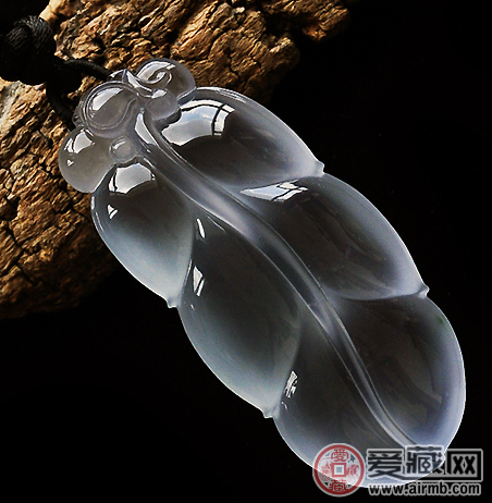 关于白色玻璃种翡翠价钱，你都知道些什么？ 