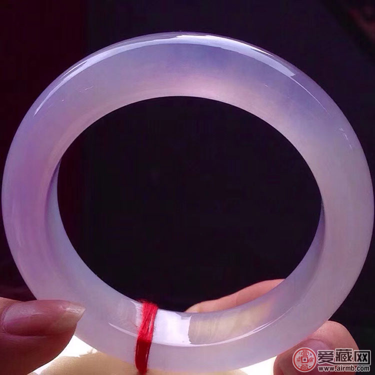 翡翠和玉石的区别是什么？ 