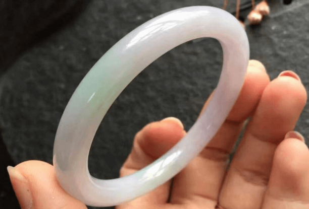 圆条翡翠手镯 圆条翡翠手镯适合人群 