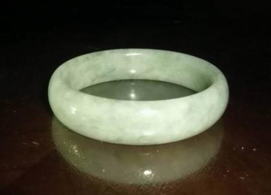 如何养翡翠手镯 翡翠手镯要怎样保养 第1张