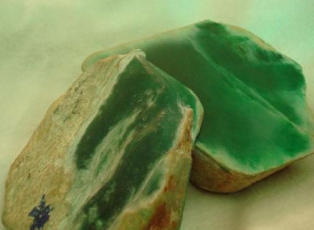 翡翠的形成过程 翡翠怎么形成的过程   第2张
