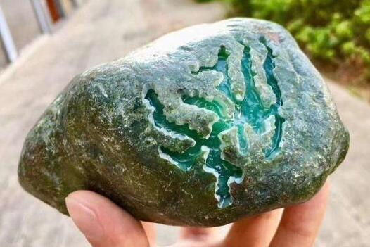 会卡翡翠原石的特点 会卡原石如何看好坏   第1张