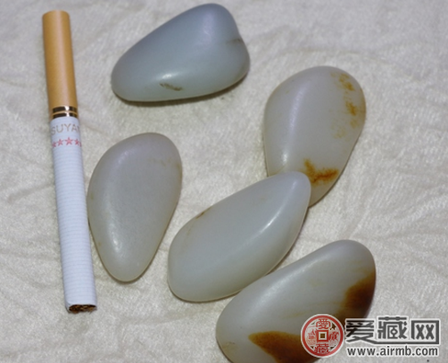 和田玉山料和籽料区别非常明显   第2张