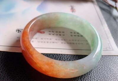 红色翡翠手镯价格 红色翡翠手镯多少钱一个   第1张