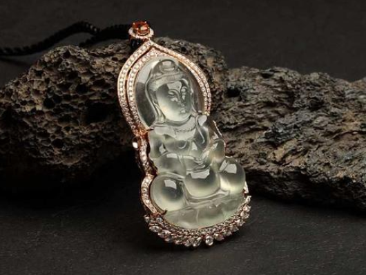 冰种翡翠观音市场价 冰种翡翠观音真品多少钱一个   第2张