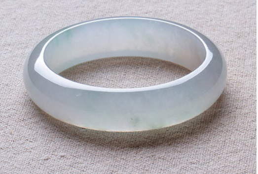 翡翠饰品破损了应该怎么办？ 