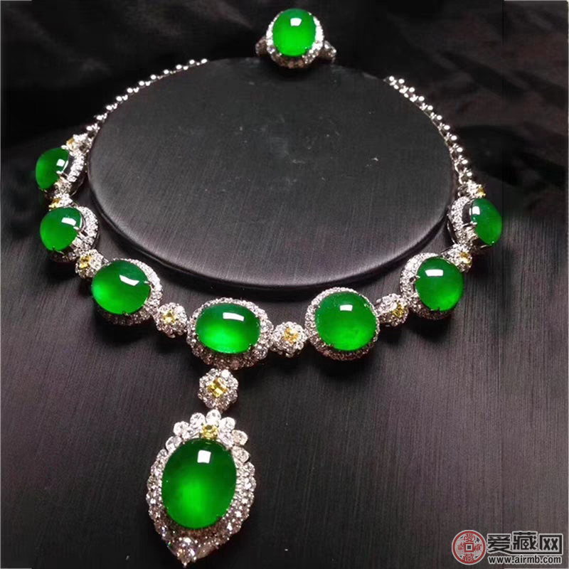 翡翠价格相差较大，它们的定价是如何来的? 