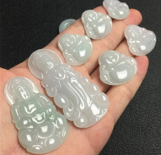 翡翠吊坠批发多少钱 翡翠吊坠批发价格贵吗   第1张