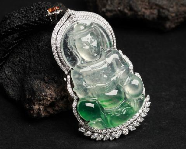 翡翠挂件市场价格 翡翠挂件市场价大概是多少 第1张