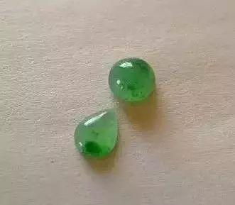 翡翠鉴定：一字之差价格却差之千里，这些翡翠瑕疵你能接受吗   第6张