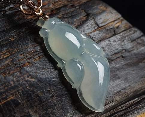 佩戴翡翠金鱼有什么含义 翡翠金鱼的价格高不高