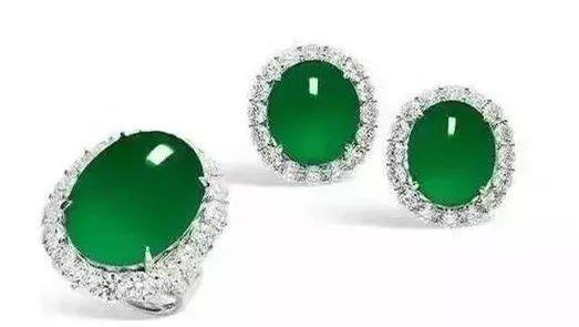 55克翡翠拍出了1500万的天价，单单是因为出自名家之手吗？   第7张