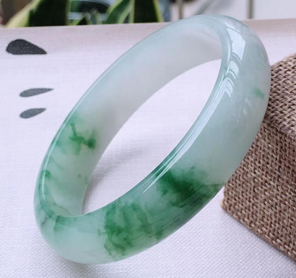 冰糯种翡翠手镯价格 目前价格具体是多少   第1张