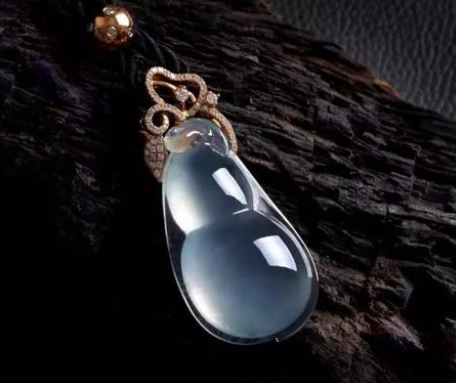 冰种翡翠值钱吗 怎么鉴别真正的冰种翡翠   第2张