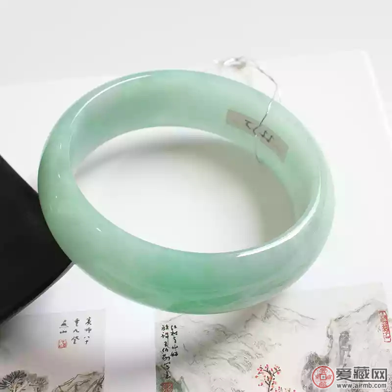 为什么有些豆种的翡翠价格比玻璃种的高呢?值得买吗 