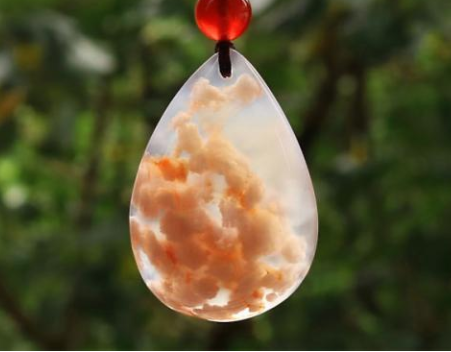 樱花玛瑙会越戴越透吗 樱花玛瑙的保养   第2张