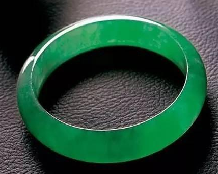 翡翠“手镯王”惊现苏富比拍卖会，估价一个亿   第1张