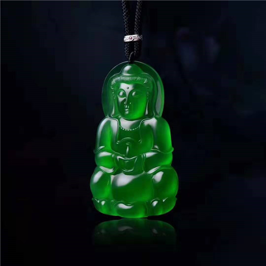 翡翠神佛类的雕刻，鉴赏需要注意些什么？   第3张