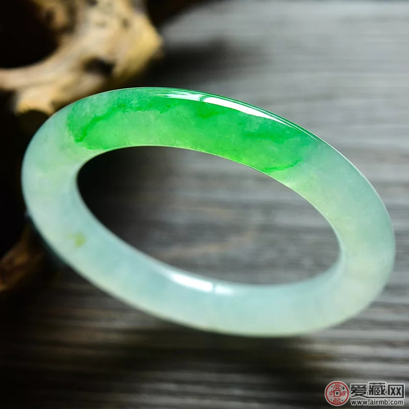 冰糯种翡翠手镯有了裂纹怎么办？ 