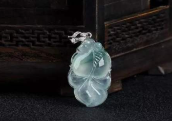 糯种翡翠怎么样 糯种翡翠戴久了   第1张