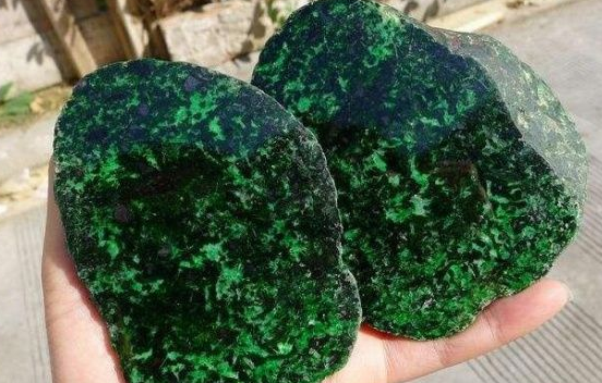 鉴别翡翠原石 门子真伪鉴别翡翠原石真假 第2张