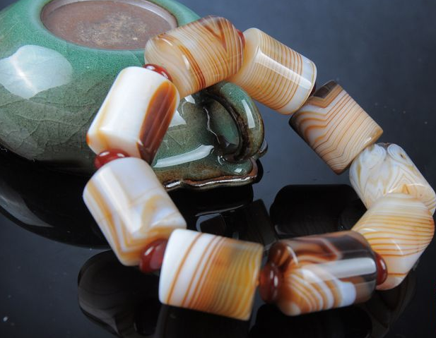 真假玛瑙手串鉴别简单方法 玛瑙手串鉴别 