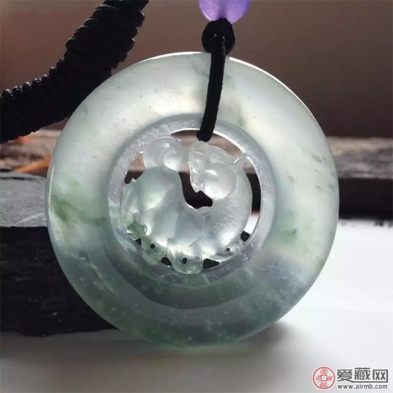 喜欢翡翠首饰的朋友，翡翠有哪些功效你了解多少? 