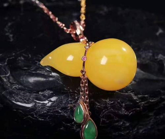 佩戴琥珀的功效与作用 佩戴琥珀的好处 第1张