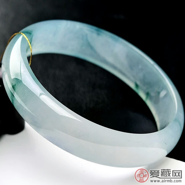 白冰种翡翠手镯的保养方法 