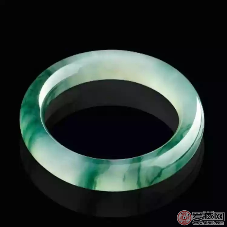 翡翠有哪些功效，吸引我们佩戴? 