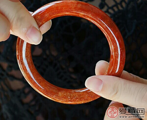 冰糯翡翠飘绿手镯的样式有哪些 