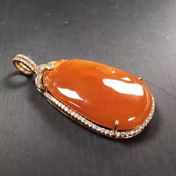 橙色翡翠的收藏价值 橙色翡翠代表的寓意 