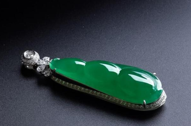 翡翠四季豆吊坠图片 翡翠四季豆镶嵌款式图片   第6张