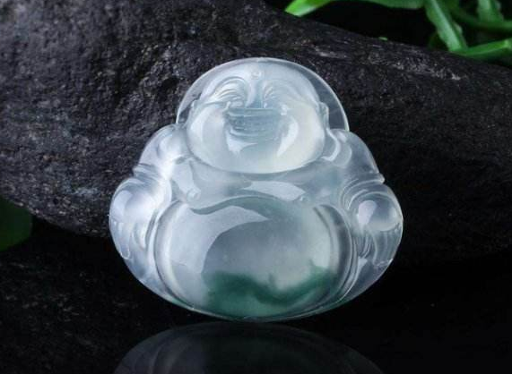 翡翠保养方法 翡翠可以用油保养吗   第1张