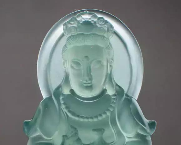 看了翡翠与和田玉的区别，知道应该选择翡翠还是和田玉了吗？   第1张