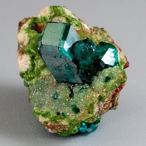 玉石和宝石的区别体现 价格有差别么 