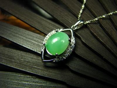 阳绿翡翠好不好 阳绿翡翠的保养技巧 